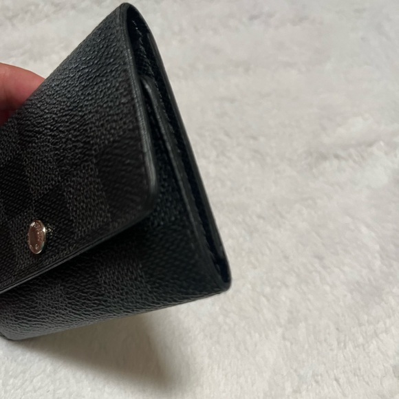 Louis Vuitton 6 Key Holder - Picture 10 of 12